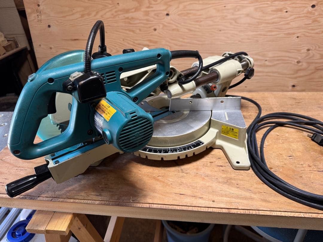 Makita スライドマルノコ LS0715F (001) Makita スライドマルノコ LS0715F (001)