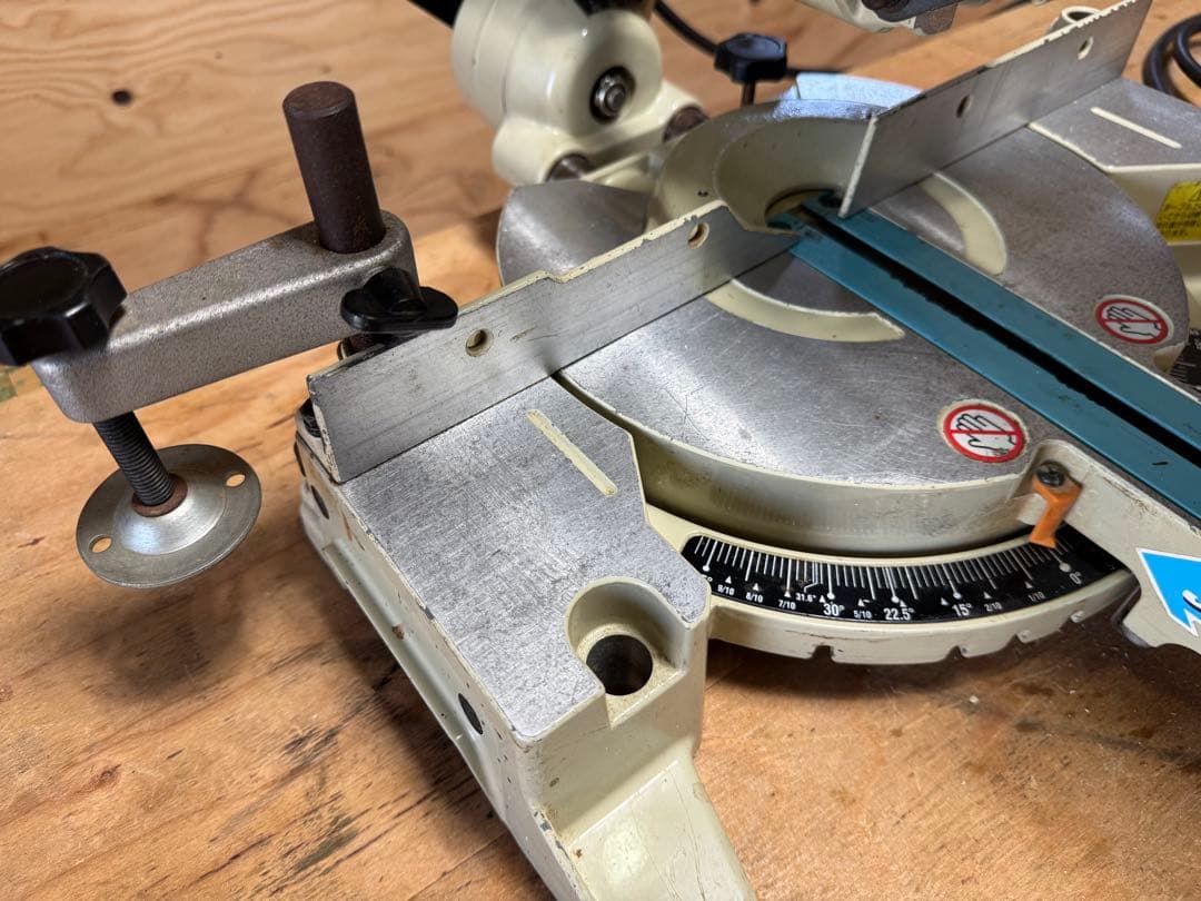 Makita スライドマルノコ LS0715F (001) Makita スライドマルノコ LS0715F (001)