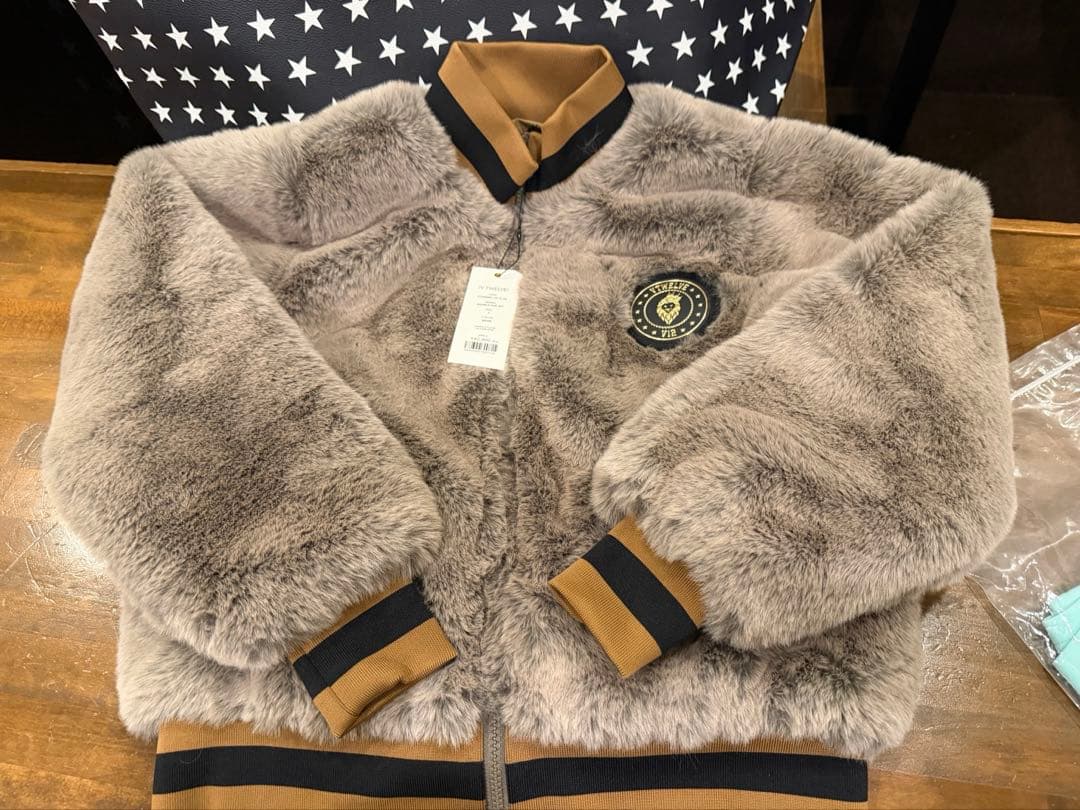 V12 ブルゾン　ファー　0サイズ