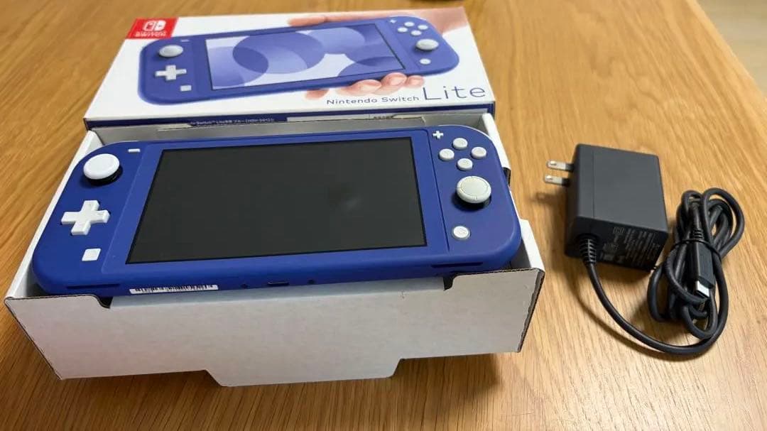 【美品】Nintendo Switch Lite ブルー 本体＋ケース2点