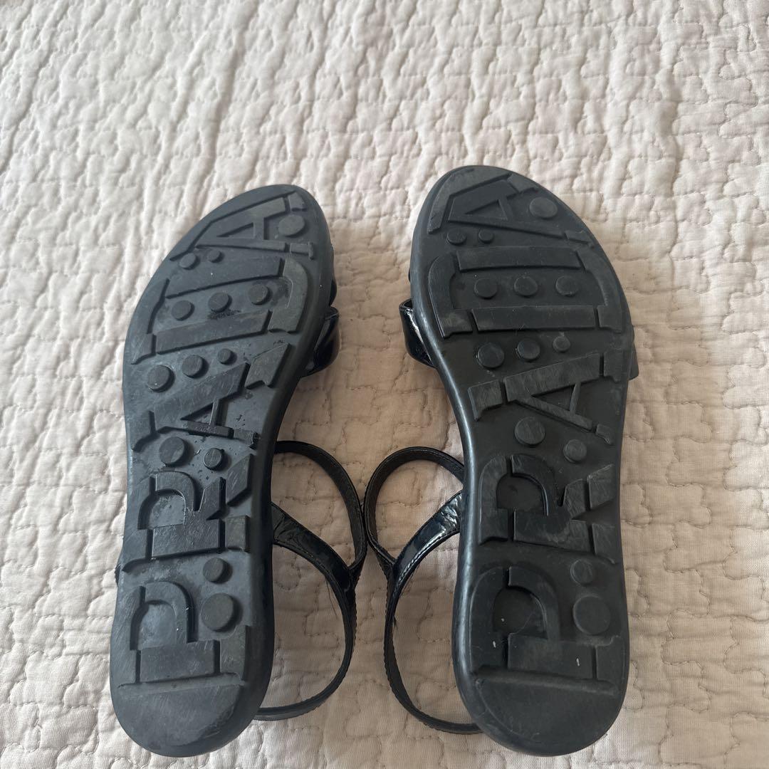 専用です。PRADA ブラック エナメルサンダル　24㎝　37 37.5 プラダ PRADA ブラック エナメルサンダル 24㎝ 37 37.5 プラダ ビーチ 靴