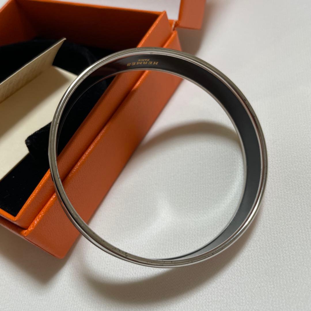HERMES ピンク バングル 馬のモチーフ エマイユ