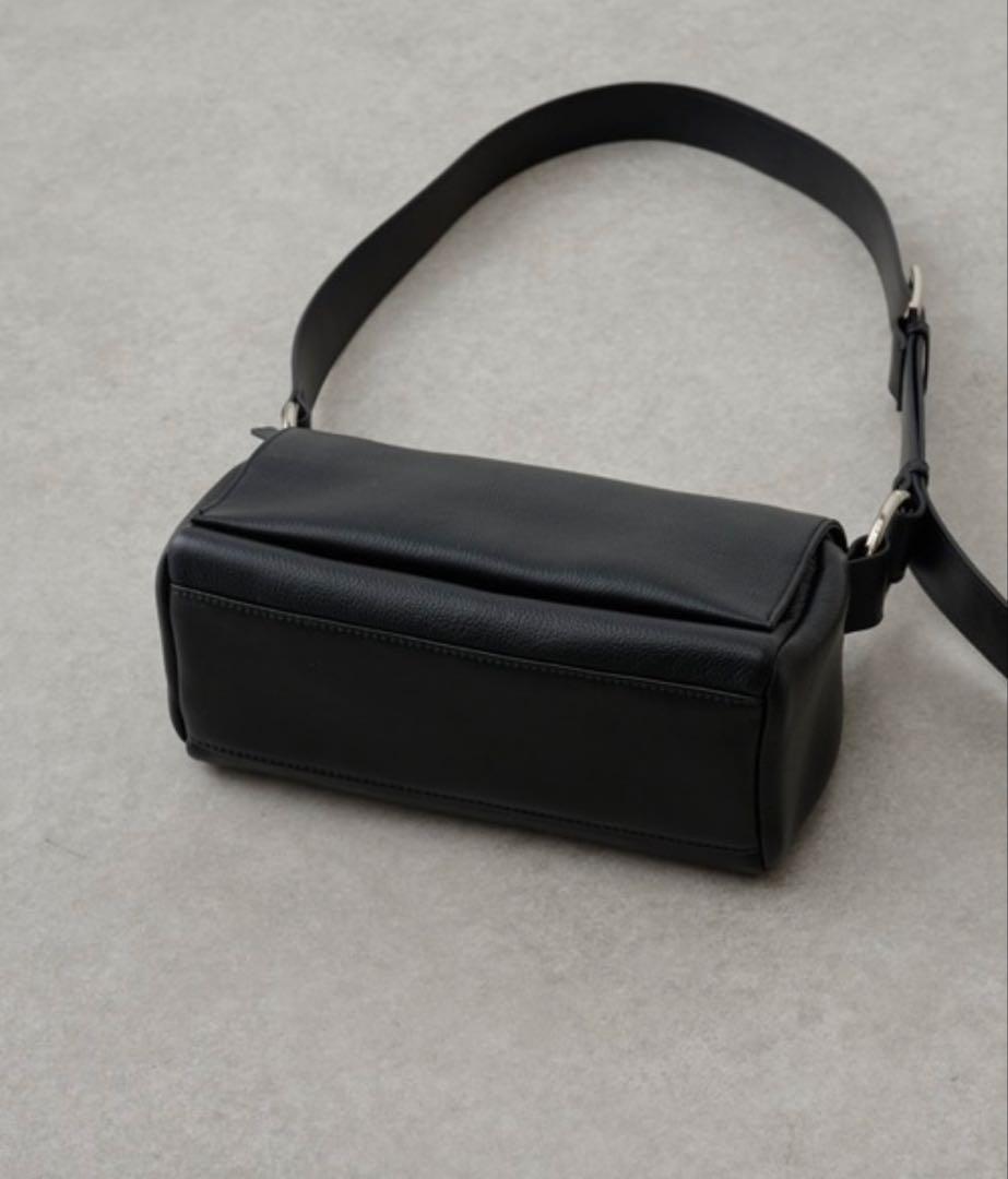 新品★ BEARDSLEY ビアズリー レザーボディバッグ★ガリャルダガランテ