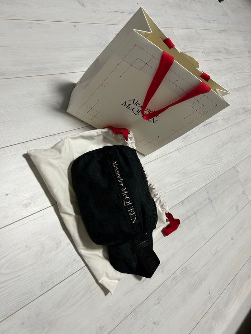 Alexander McQueen ボディバッグ 黒 収納袋付きALEXANDER McQUEEN