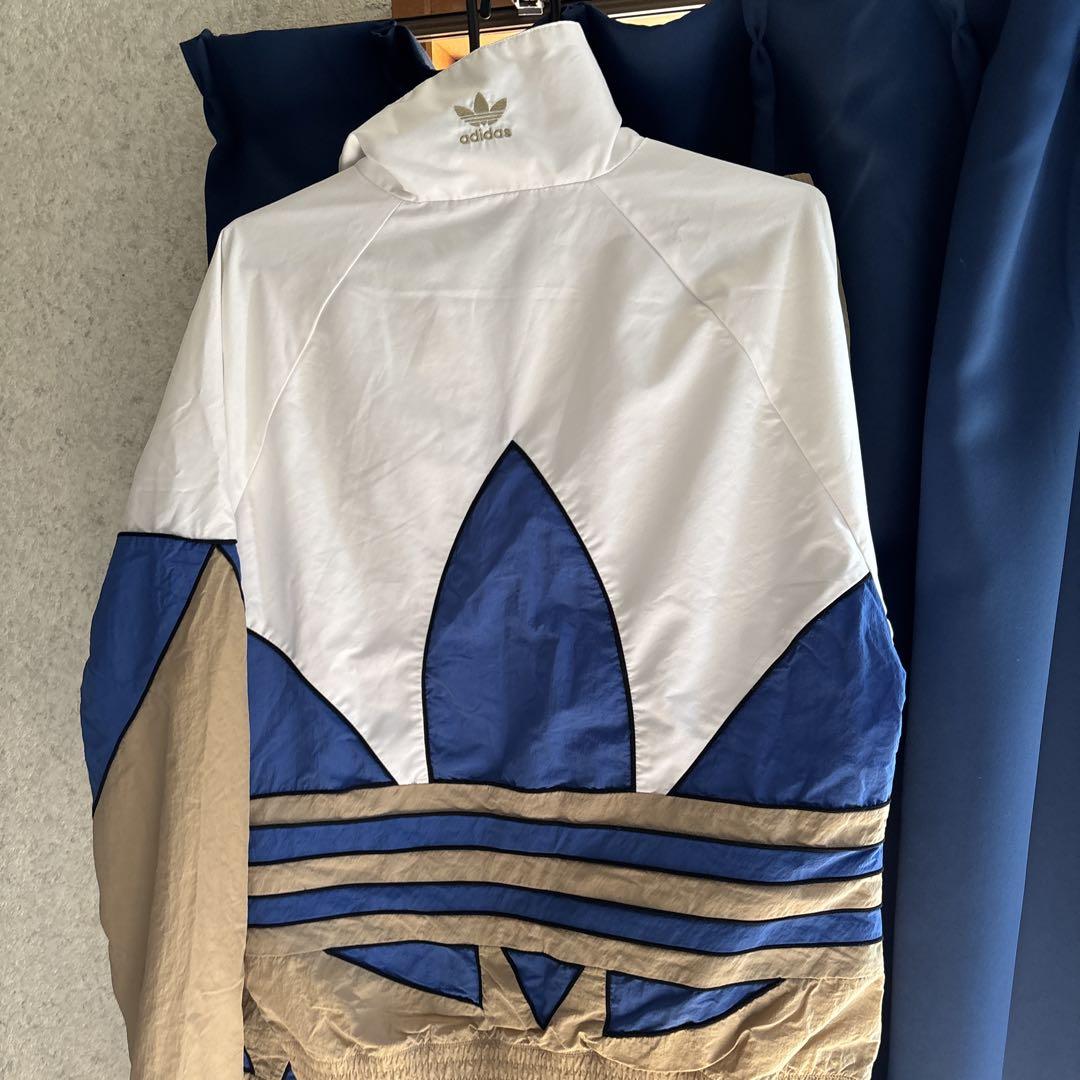 adidas ジャージジャケットとパンツセットアップ