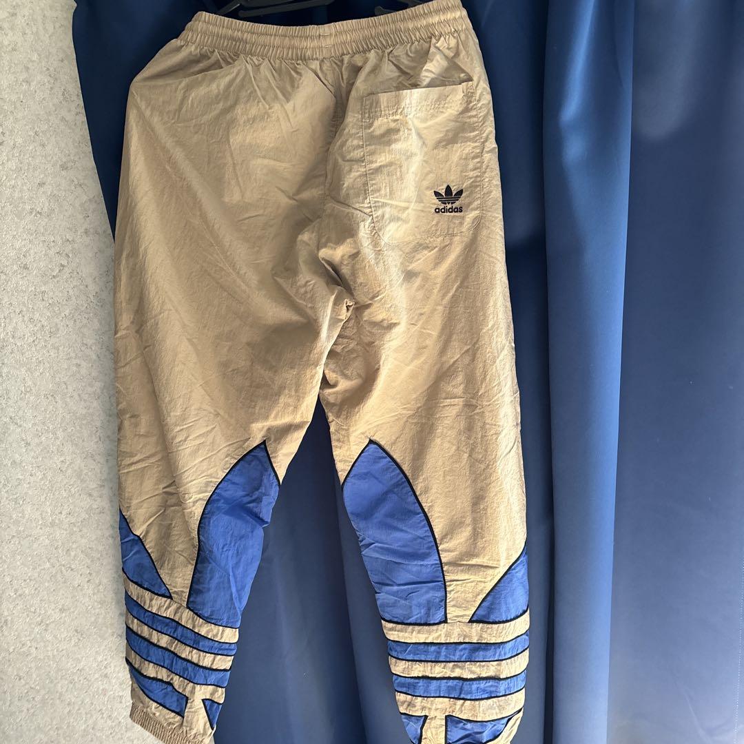 adidas ジャージジャケットとパンツセットアップ
