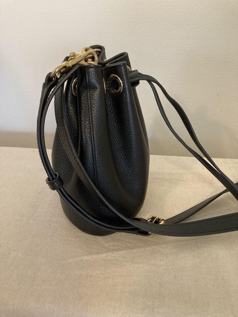 FURLA ブラック バケットバッグ