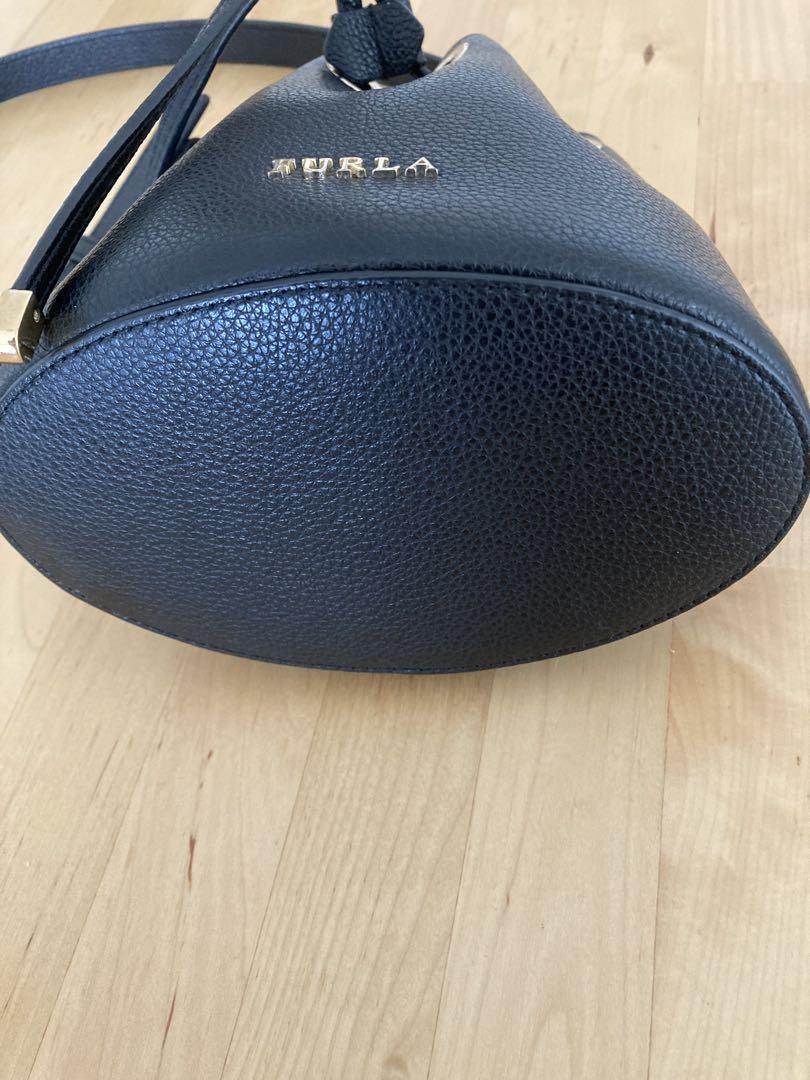 FURLA ブラック バケットバッグ