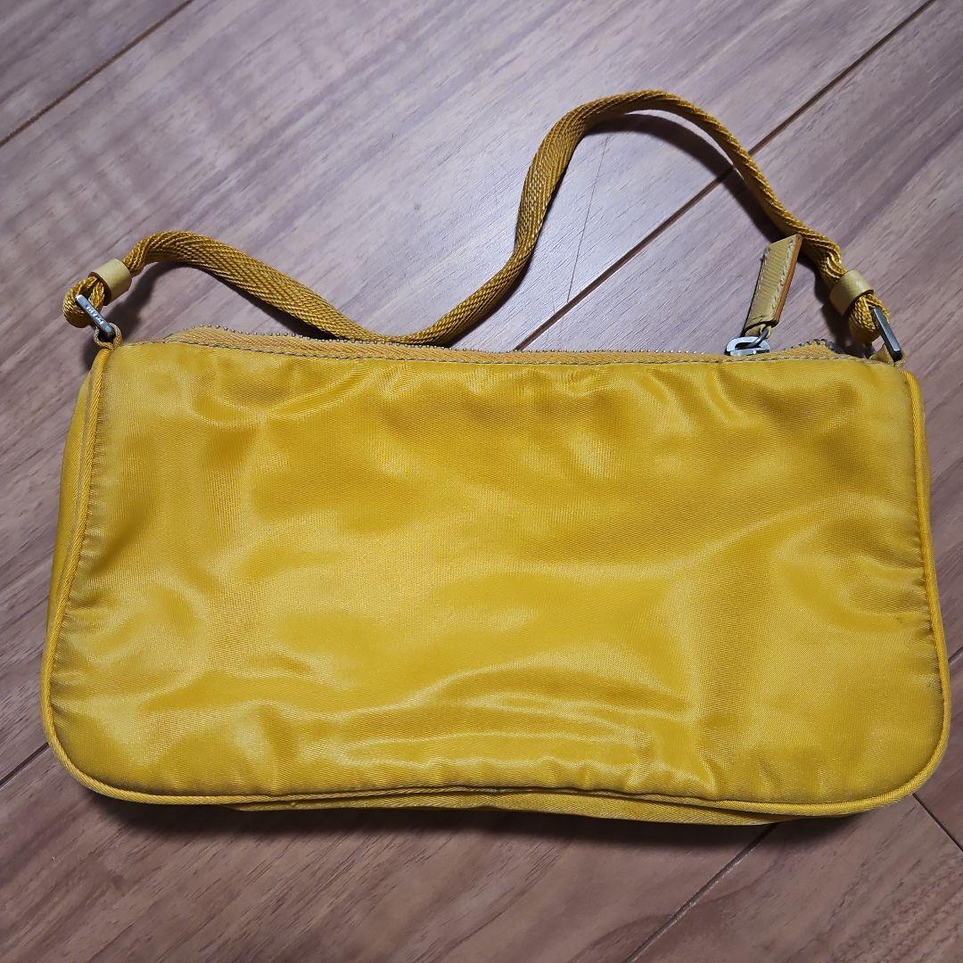 PRADA イエローナイロンハンドバッグ PRADA イエローナイロンハンドバッグ