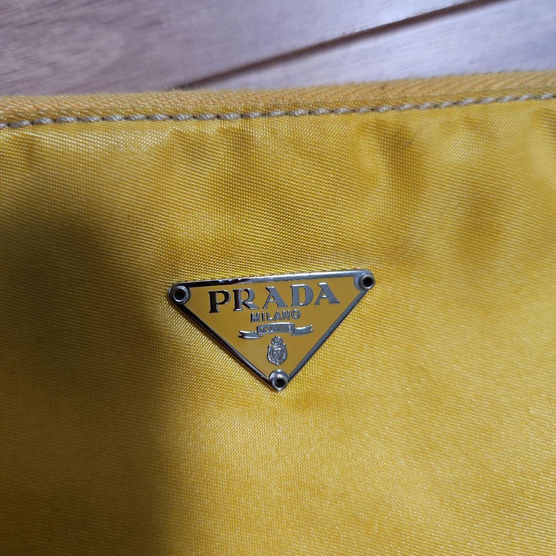 PRADA イエローナイロンハンドバッグ PRADA イエローナイロンハンドバッグ