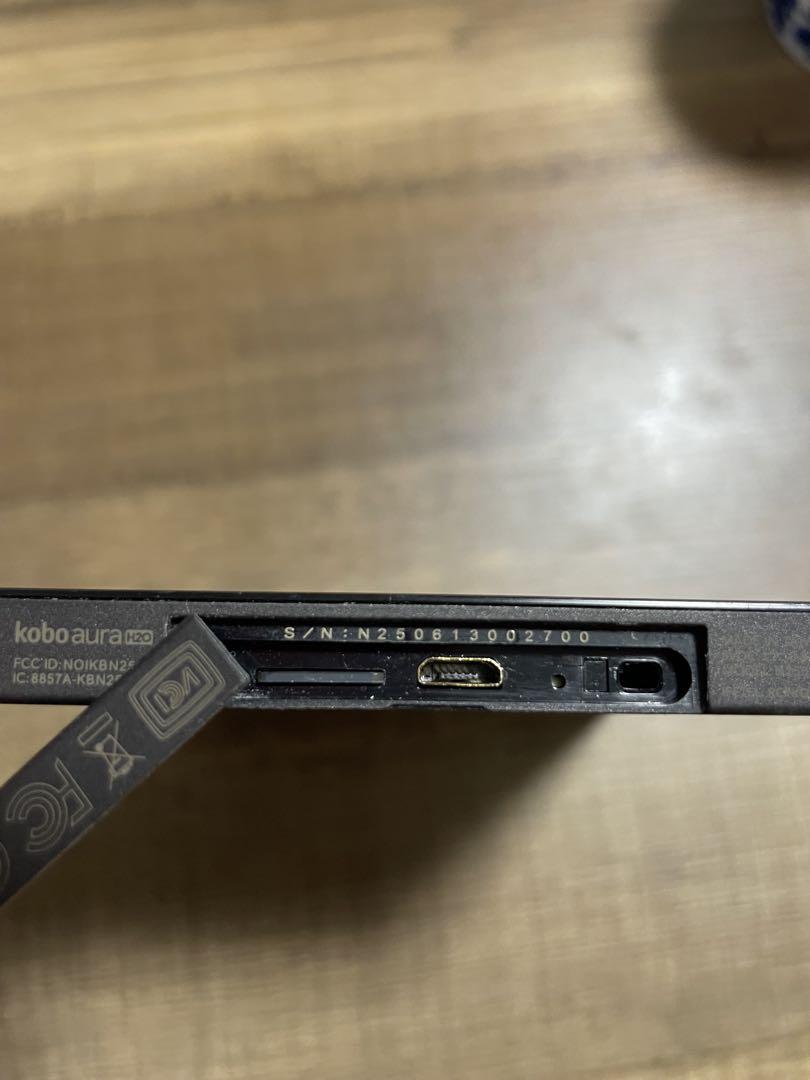 kobo aura H2O本体