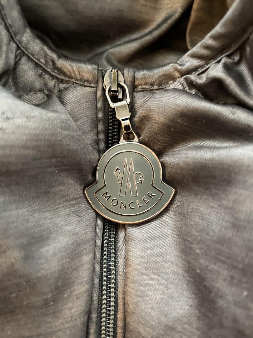 MONCLER グレー ダウンジャケット フード付き MONCLER フード付きダウンジャケット グレー