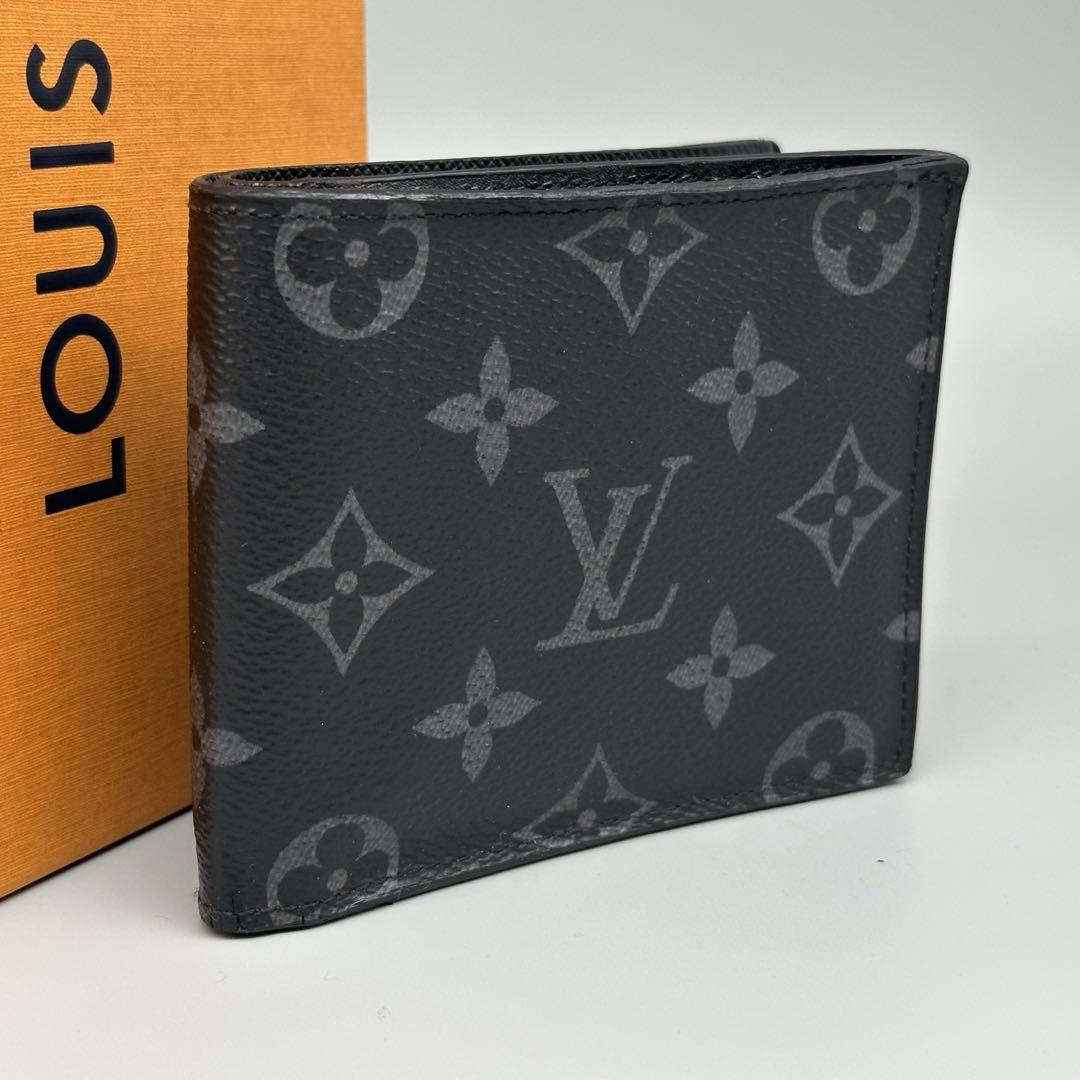 LOUIS VUITTONモノグラム エクリプス ポルトフォイユ・マルコ NM ルイヴィトン財布 メンズ 二つ折り財布 ポルトフォイユ・マルコ
