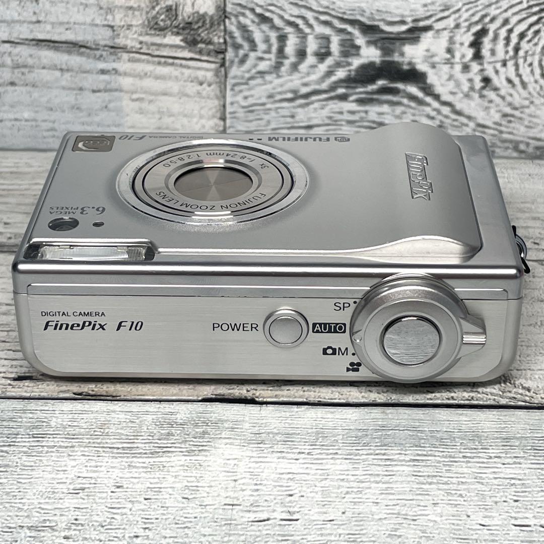 美品　FUJIFILM FINEPIX F10 コンパクトデジタルカメラ Yahoo!オークション - 超美品 FinePix F10 シルバー 即日発送
