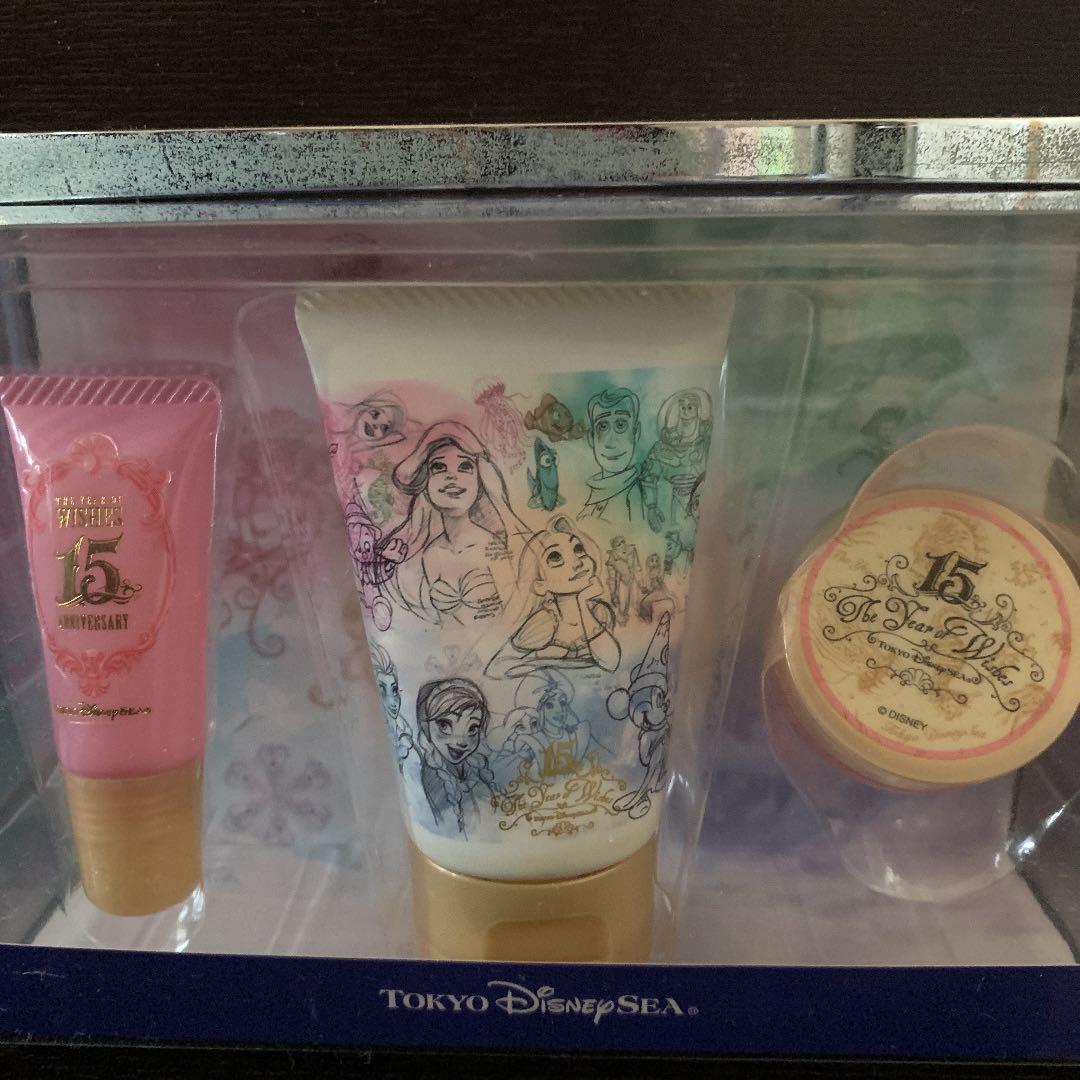メルカリ 東京ディズニーシー ハンドクリーム リップバーム 練り香水3点セット 1 000 中古や未使用のフリマ メルカリ 東京ディズニーシー ハンドクリーム リップバーム 練り香水3点セット 1 000 中古や未使用のフリマ