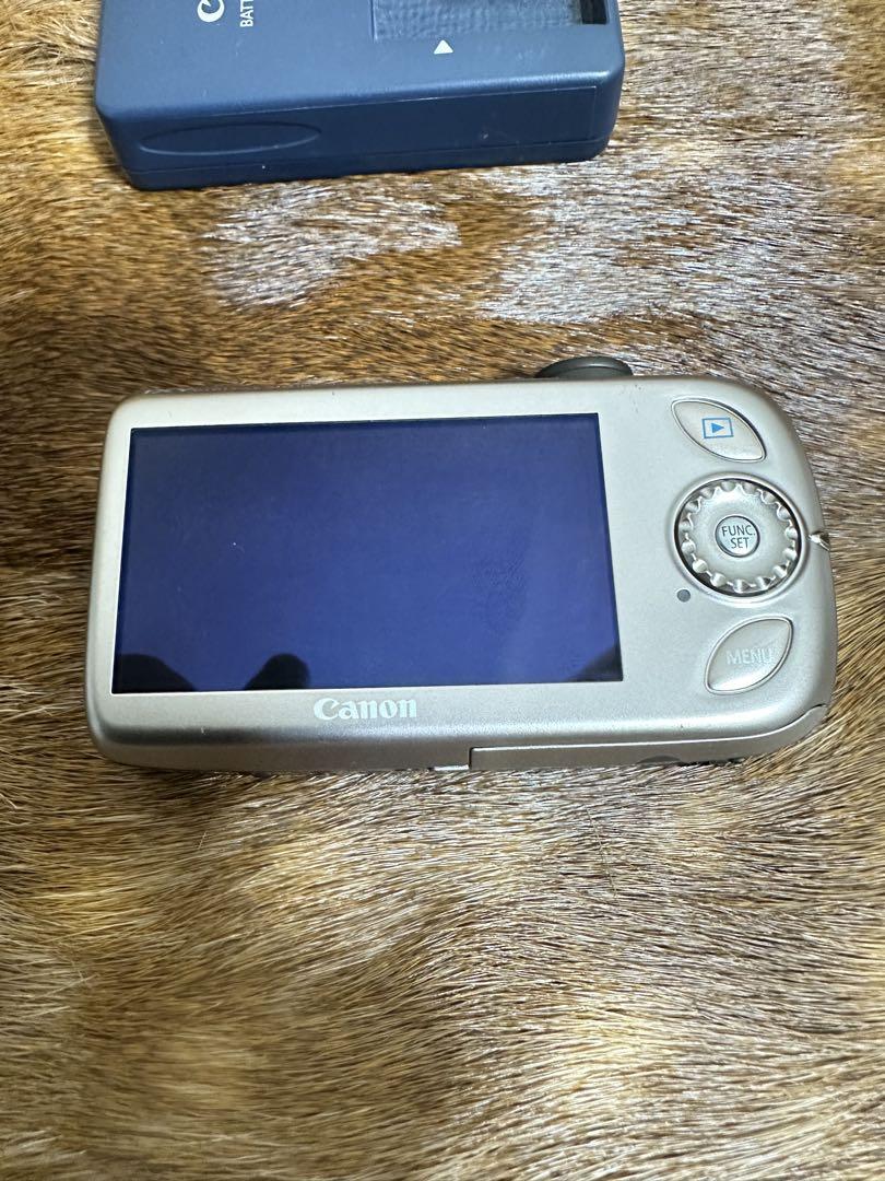 Canon IXY DIGITAL 121 IS ゴールド 本体と充電器