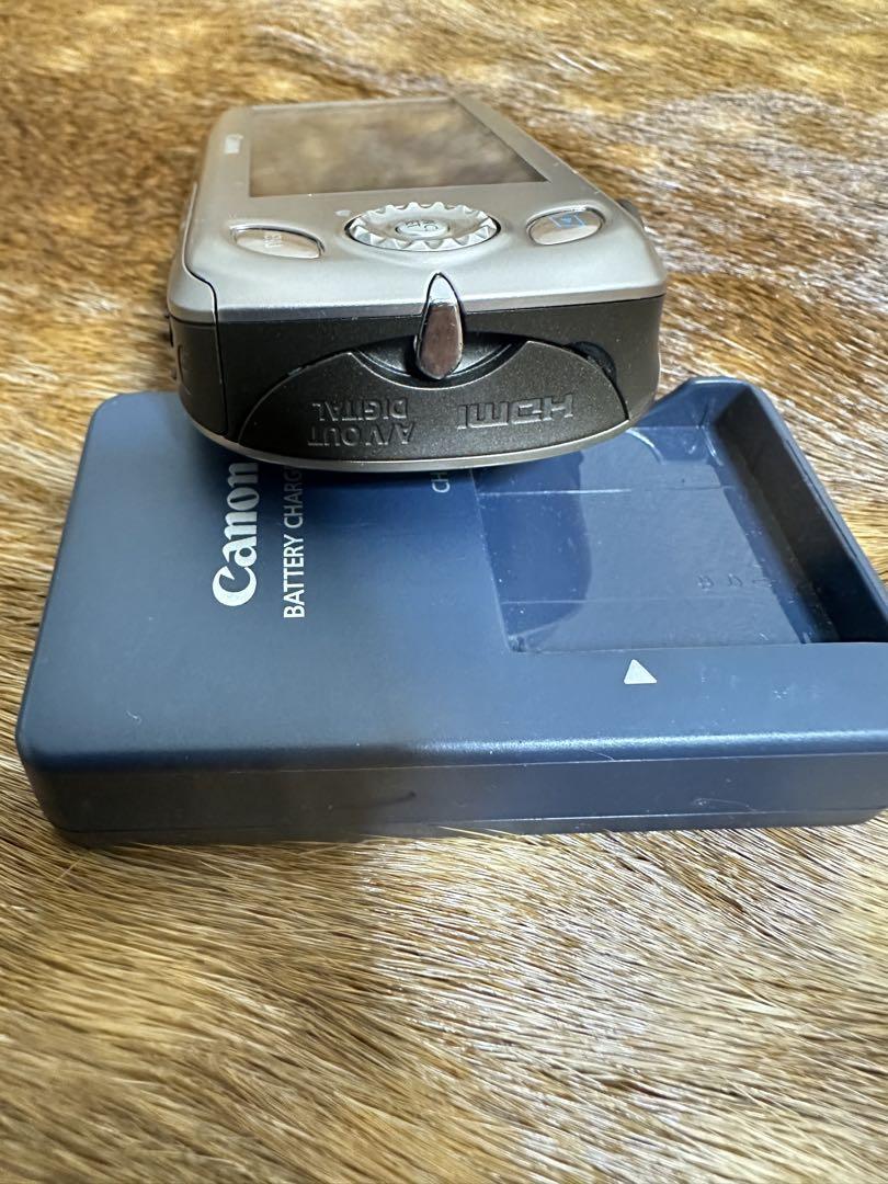 Canon IXY DIGITAL 121 IS ゴールド 本体と充電器