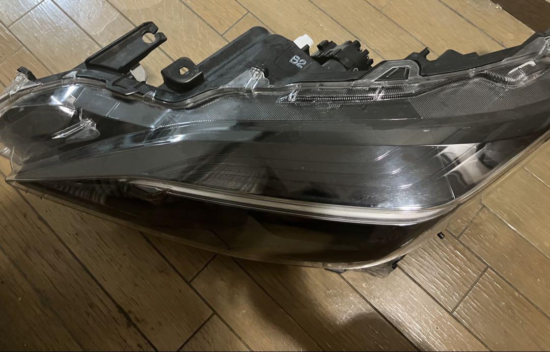 トヨタ ヤリスクロス MXPB10 ヘッドライト レンズ カバー