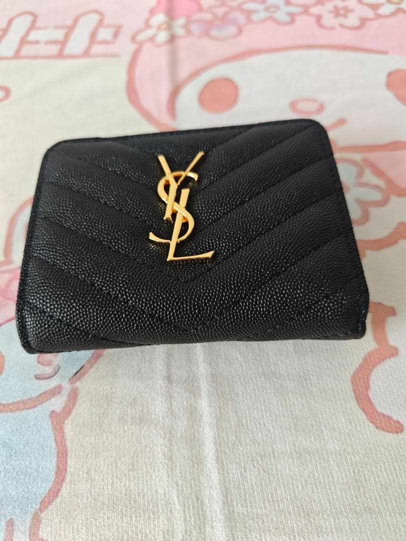 Yves Saint Laurent ブラックレザー二つ折り財布1 Yves Saint Laurent ブラックレザー二つ折り財布1