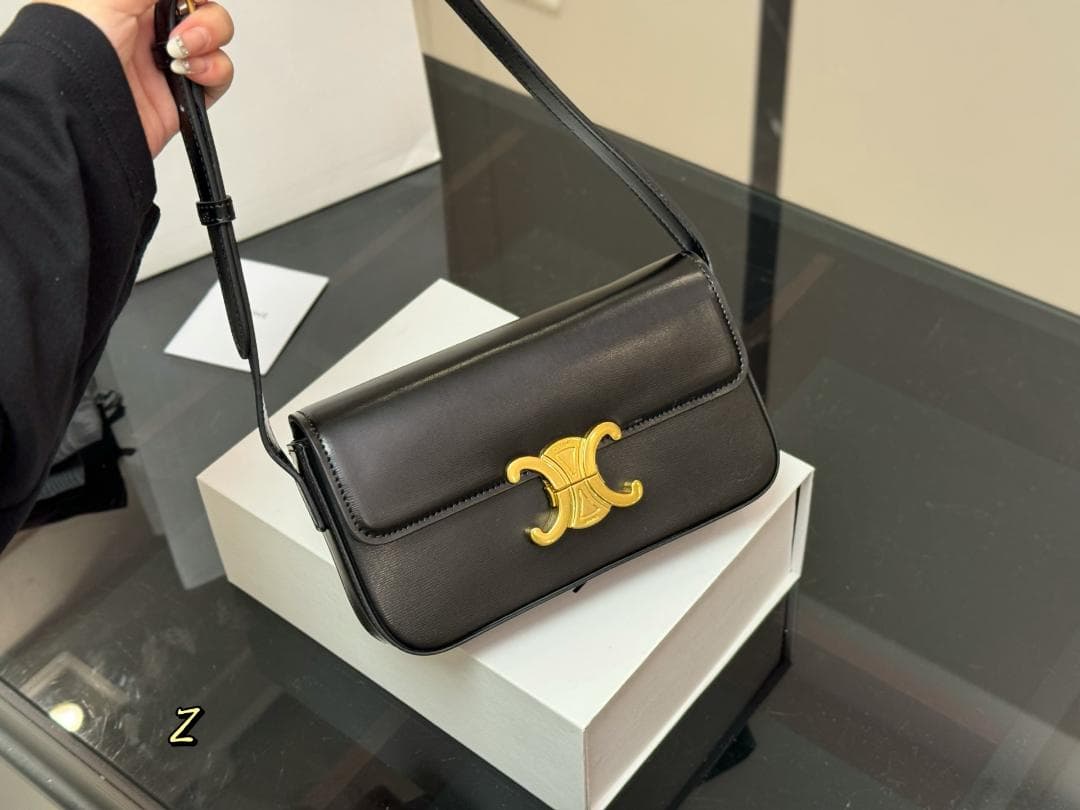 CELINE ブラックトートバッグ ゴールドロゴ
