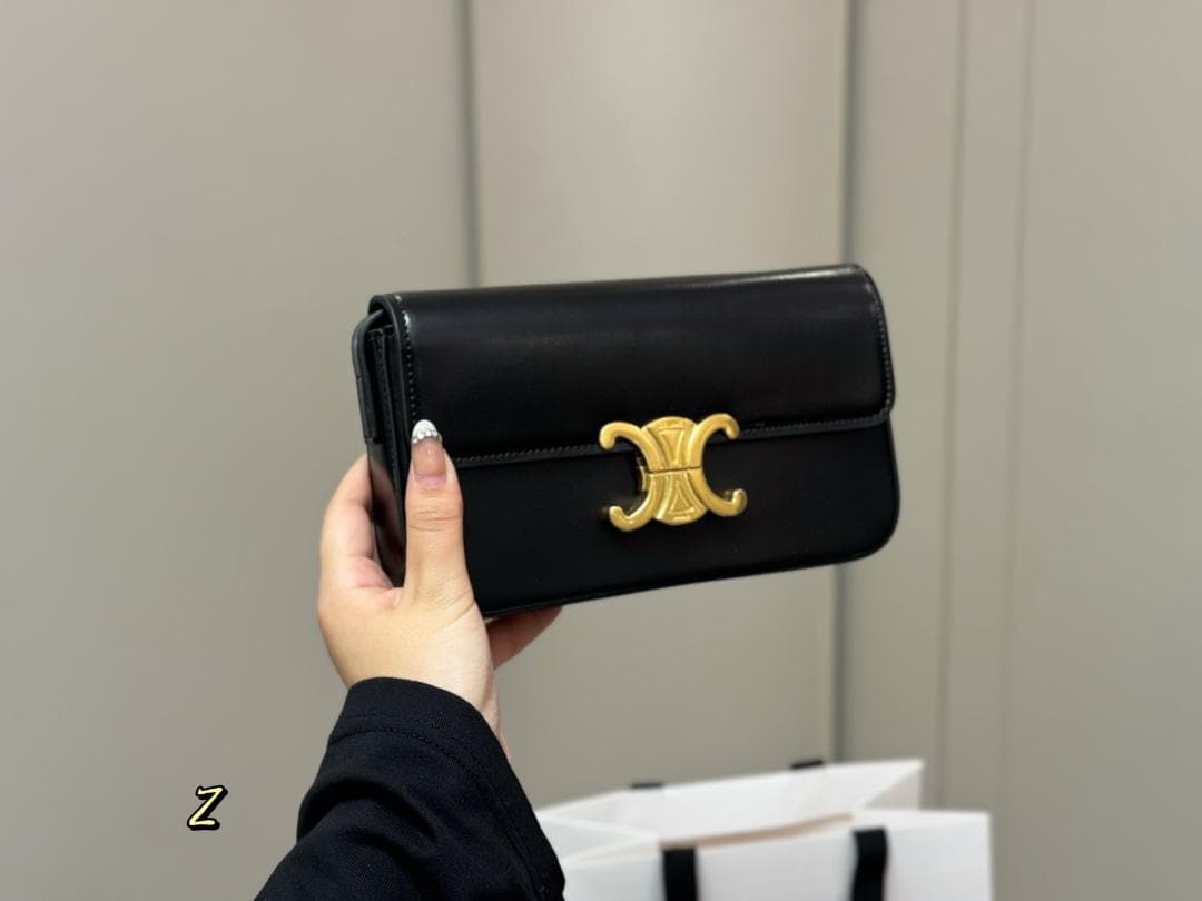 CELINE ブラックトートバッグ ゴールドロゴ