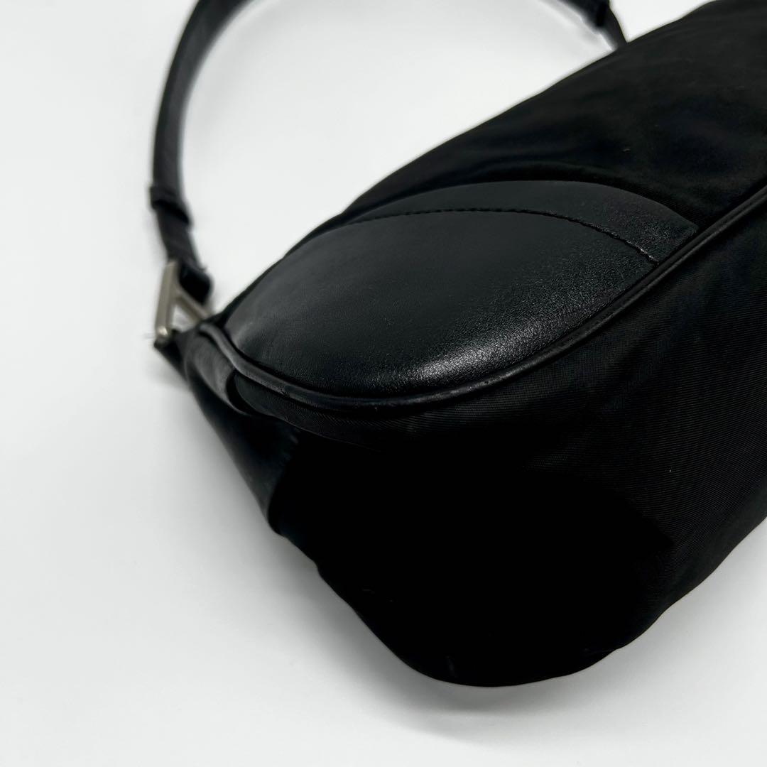 良品✨プラダ　ワンショルダー　レザー　アクセサリーポーチ　ナイロン　肩掛け