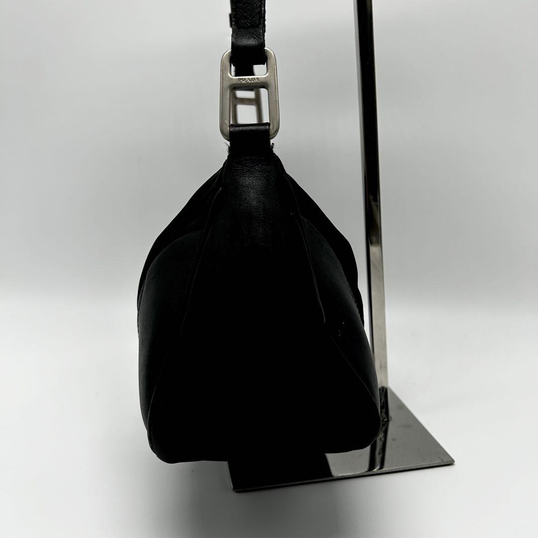 良品✨プラダ　ワンショルダー　レザー　アクセサリーポーチ　ナイロン　肩掛け