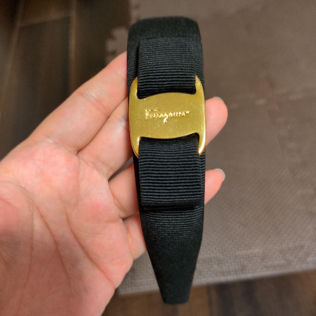 みぃ☆新品☆Salvatore Ferragamo 黒リボンカチューシャ