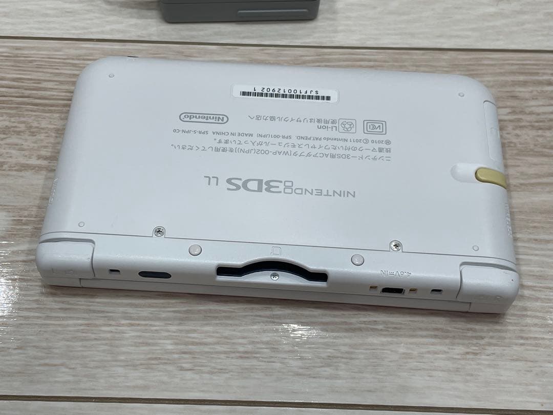 3DS LLやや傷や汚れあり