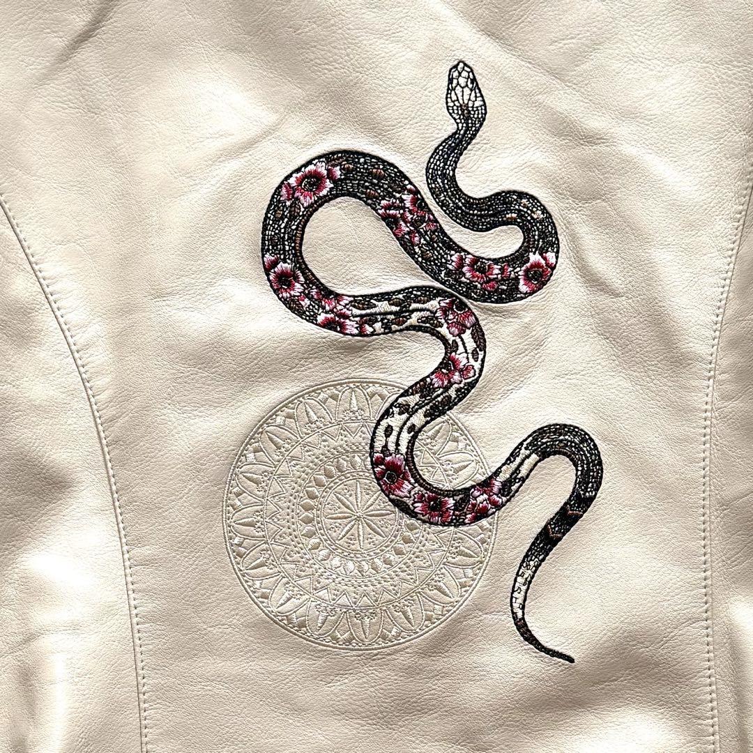 近年モデル Desigual デシグアル 刺繍入り ダブルライダースジャケット