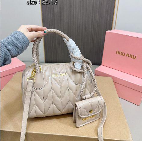値下げmiumiuショルダーバッグ