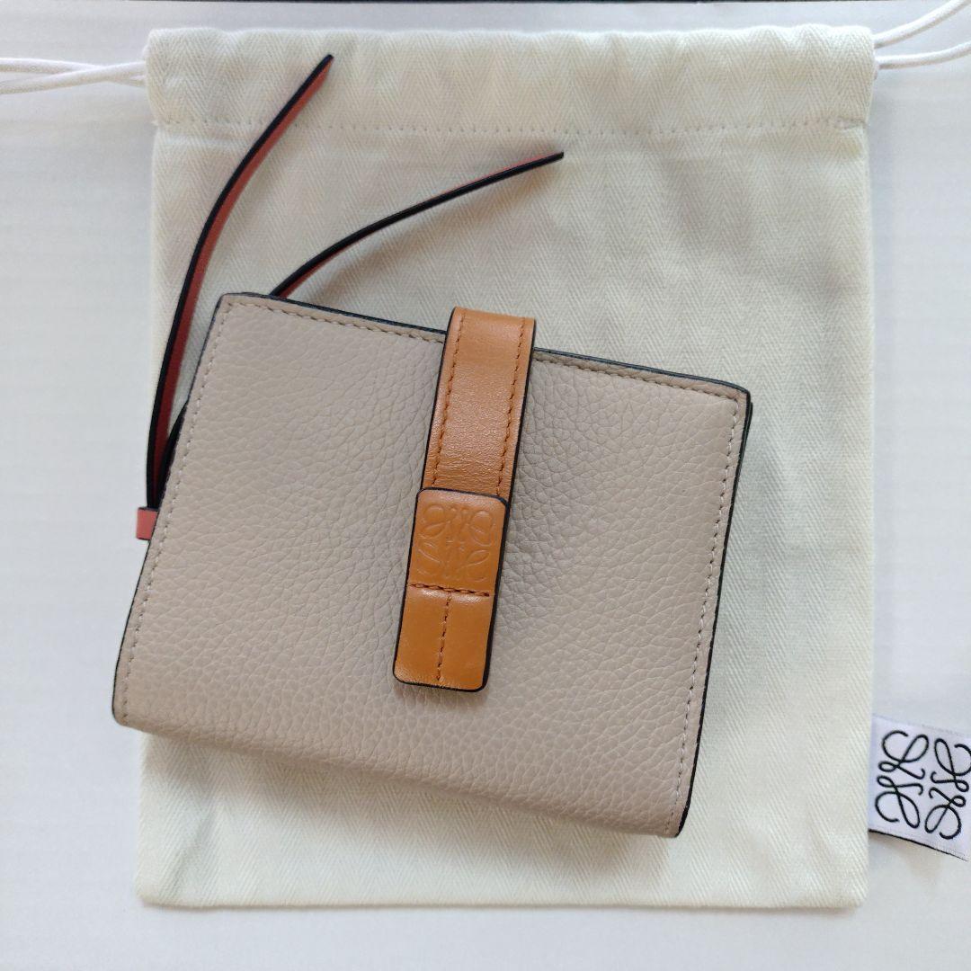 LOEWE 二つ折り財布