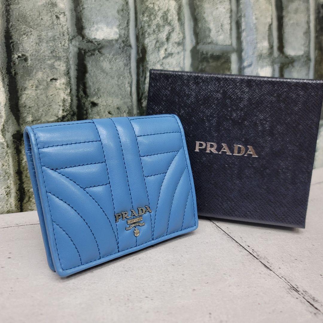 希少 美品 正規品 PRADA ソフトカーフレザー ライトブルー  プラダ財布