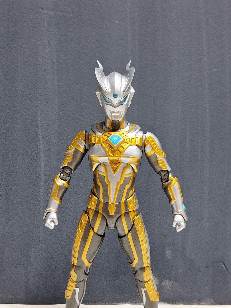 S.H.Figuartsシャイニングウルトラマンゼロ