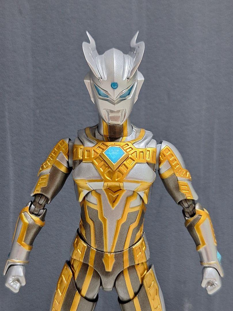S.H.Figuartsシャイニングウルトラマンゼロ