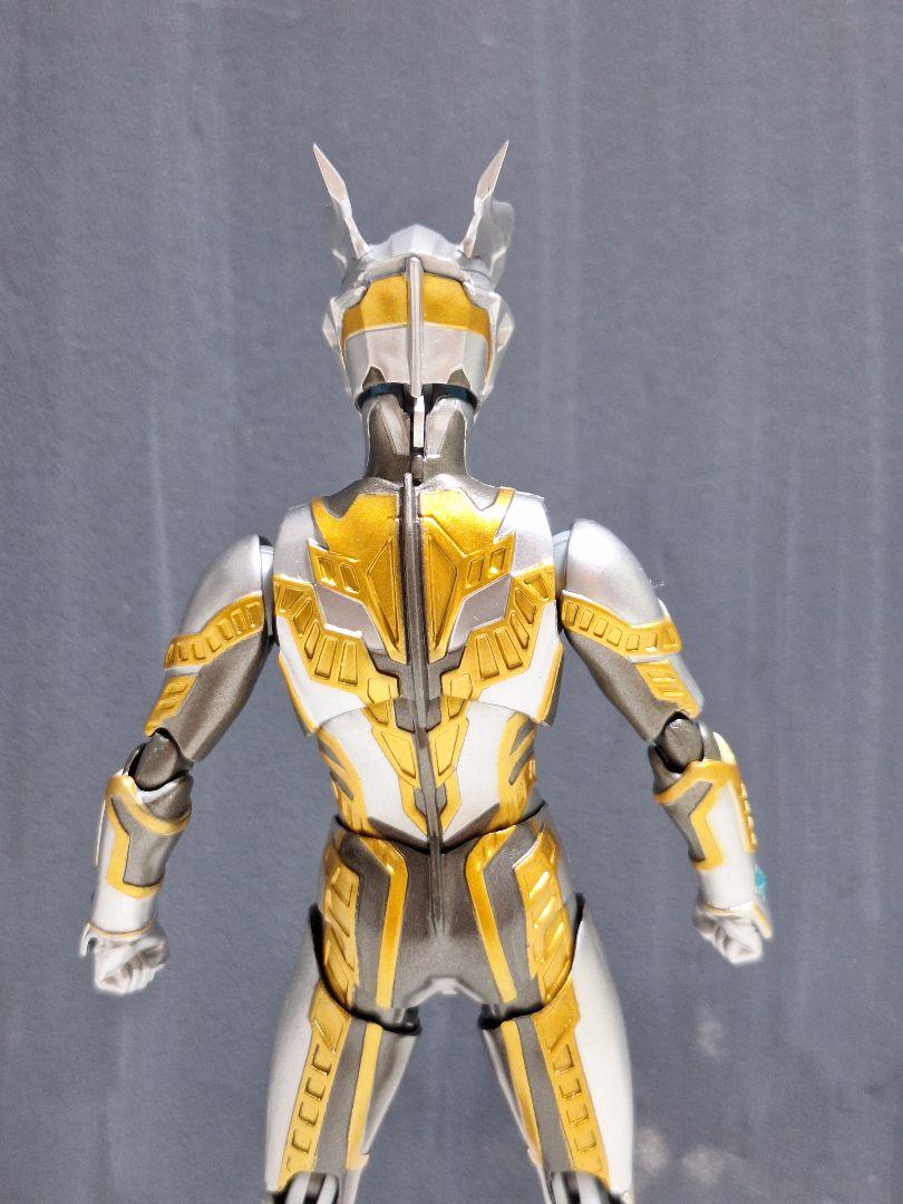 S.H.Figuartsシャイニングウルトラマンゼロ
