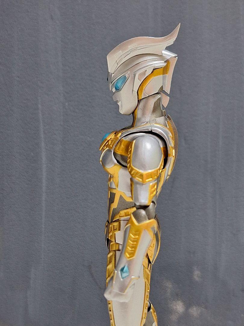 S.H.Figuartsシャイニングウルトラマンゼロ