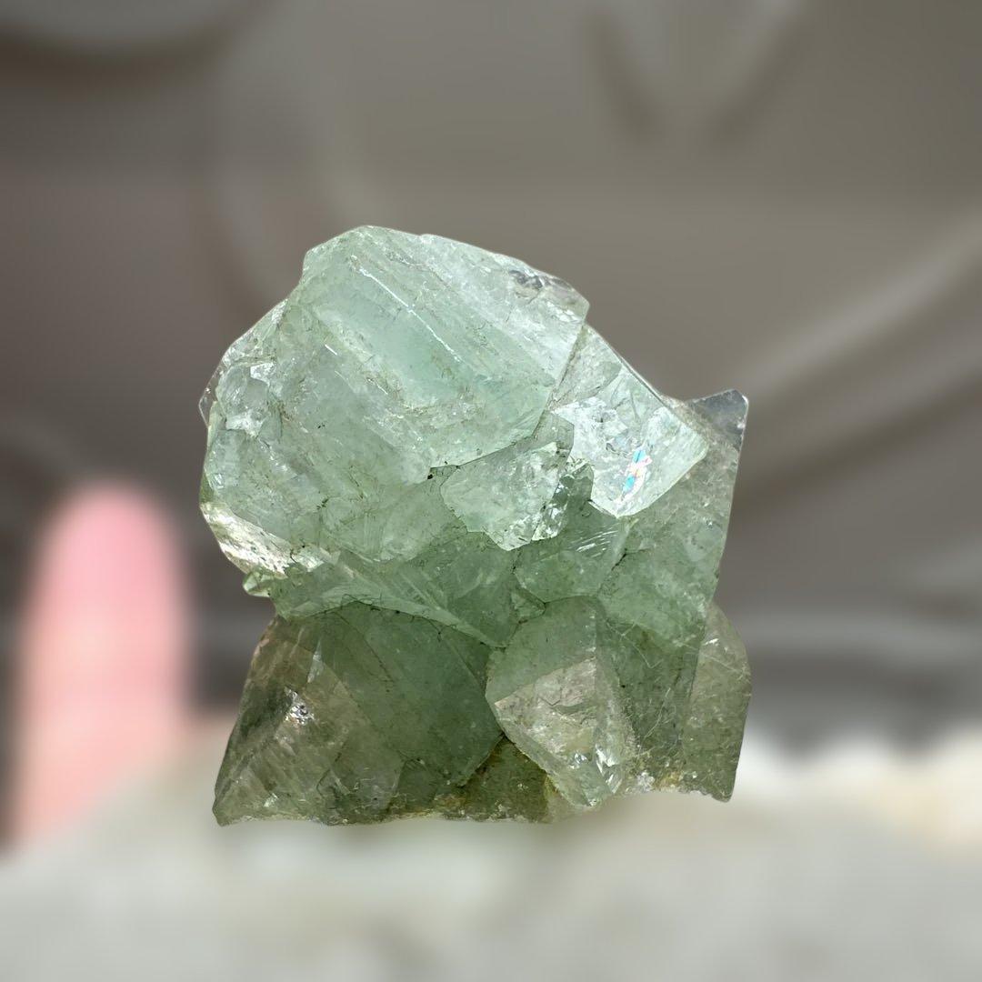 希少！グリーンアポフィライト＋スティルバイト＋クォーツ母岩付 原石 539g