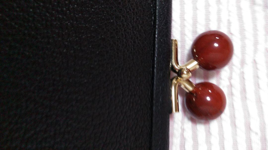 黒レザー長財布 赤玉留め具付き