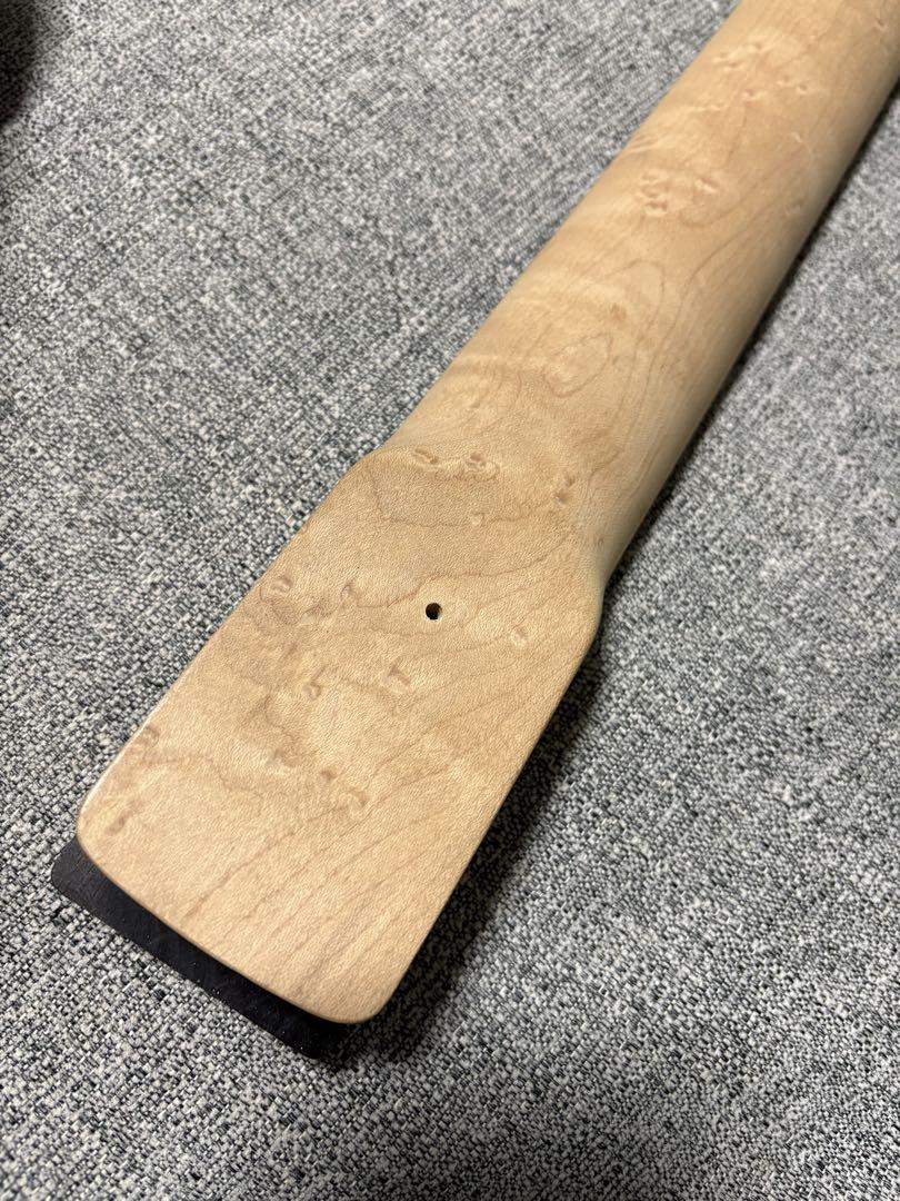 ワーモス(Warmoth)製品 ヴェレイアーツ(ValleyArts)ヘッド。