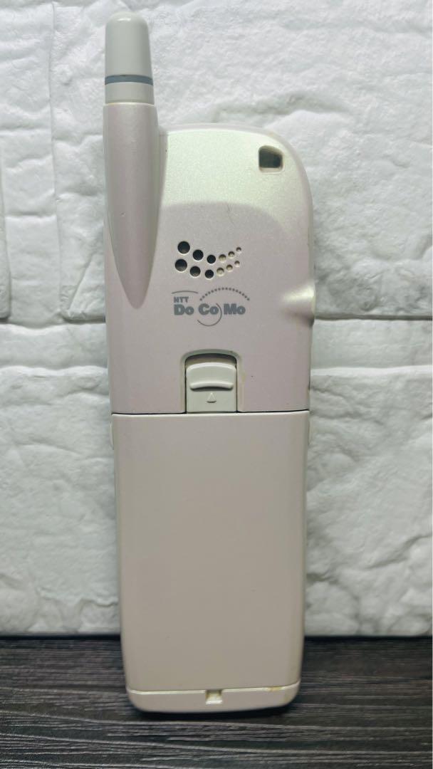 docomo 折りたたみ式携帯電話 ホワイト 値下げ中】DoCoMo D208 折りたたみ式携帯電話 ホワイト - メルカリ