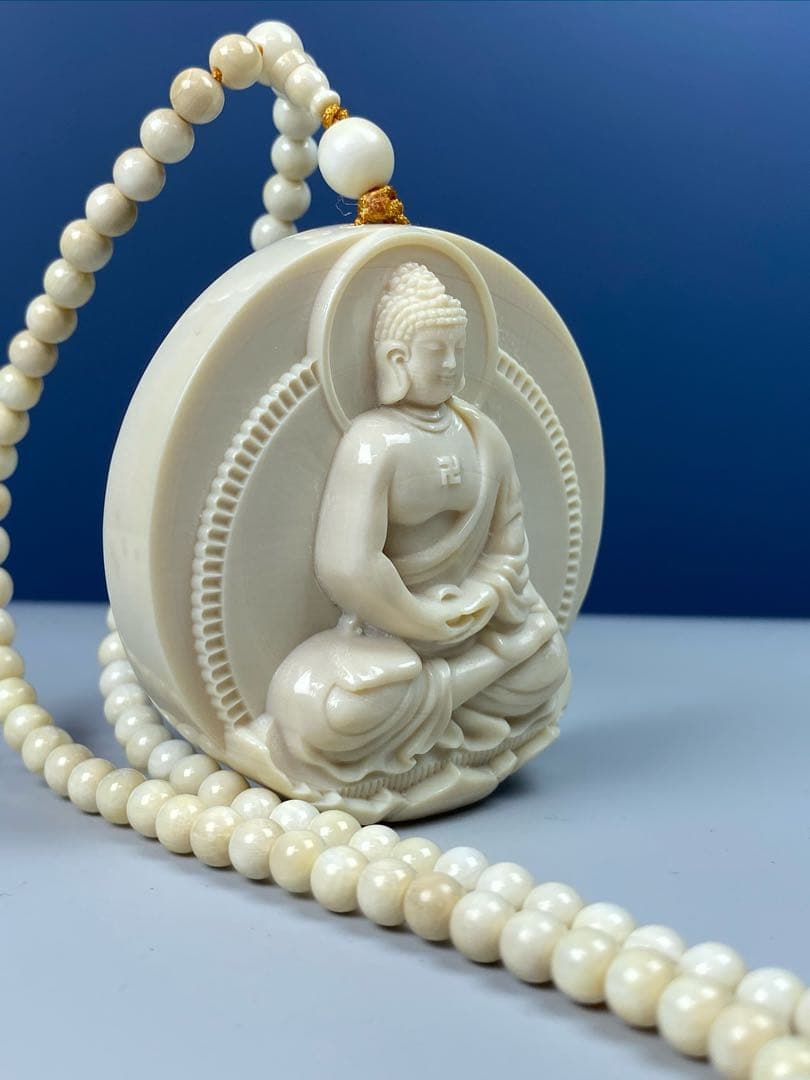 天然マンモス牙美しい手作り彫刻 阿弥陀仏 ペンダント 天然マンモス牙美しい手作り彫刻 阿弥陀仏 ペンダント
