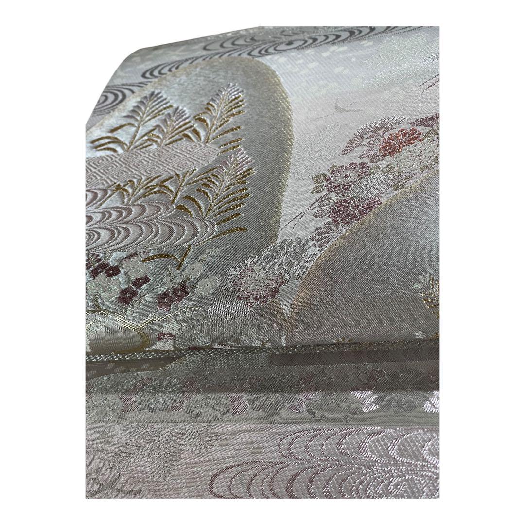 美品】 六通柄袋帯 草花雲取り紋様 金銀糸 シルバー系 黒留袖 色 美品】 六通柄袋帯 草花雲取り紋様 金銀糸 シルバー系 黒留袖 色