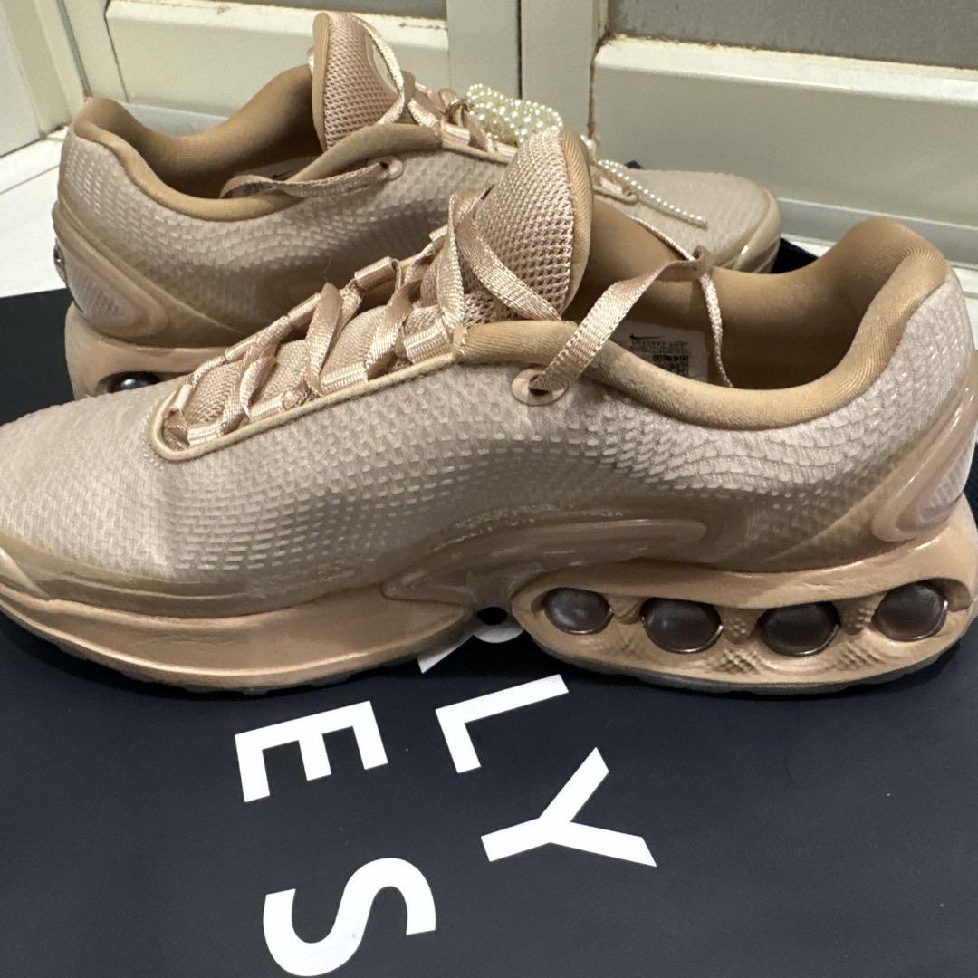 靴 Isamaya Ffrench x Nike Air Max Dn