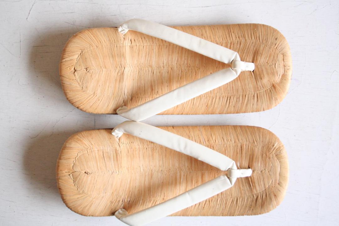 赤字超特価SALE 雪駄 自然素材 全長約23.2cm 幅約9.3cm 牛本革底 本畳 鼻緒 白色 z1Xpr-m18036664488 定番正規店