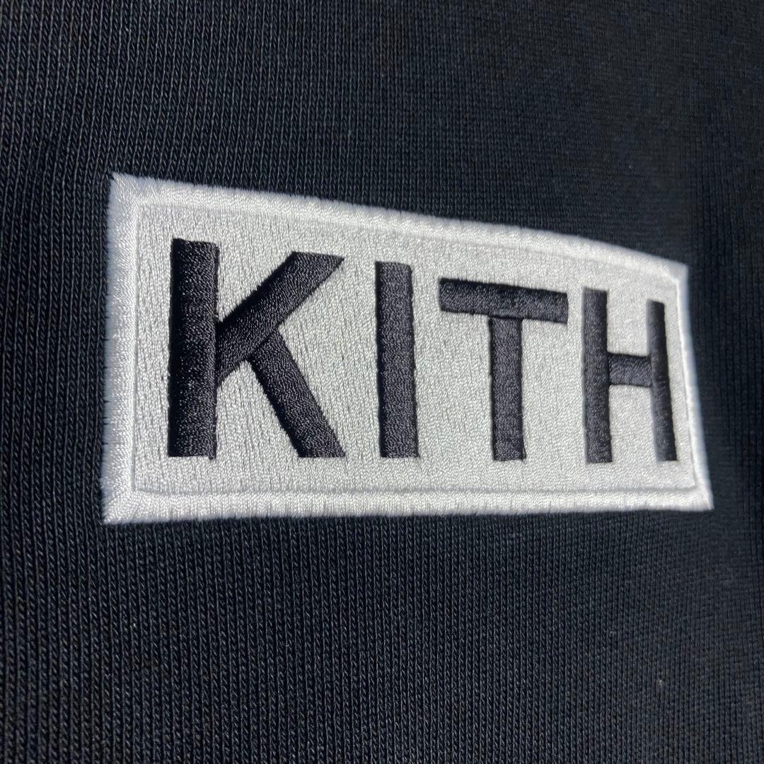 プルオーバーパーカー 刺繍ロゴ