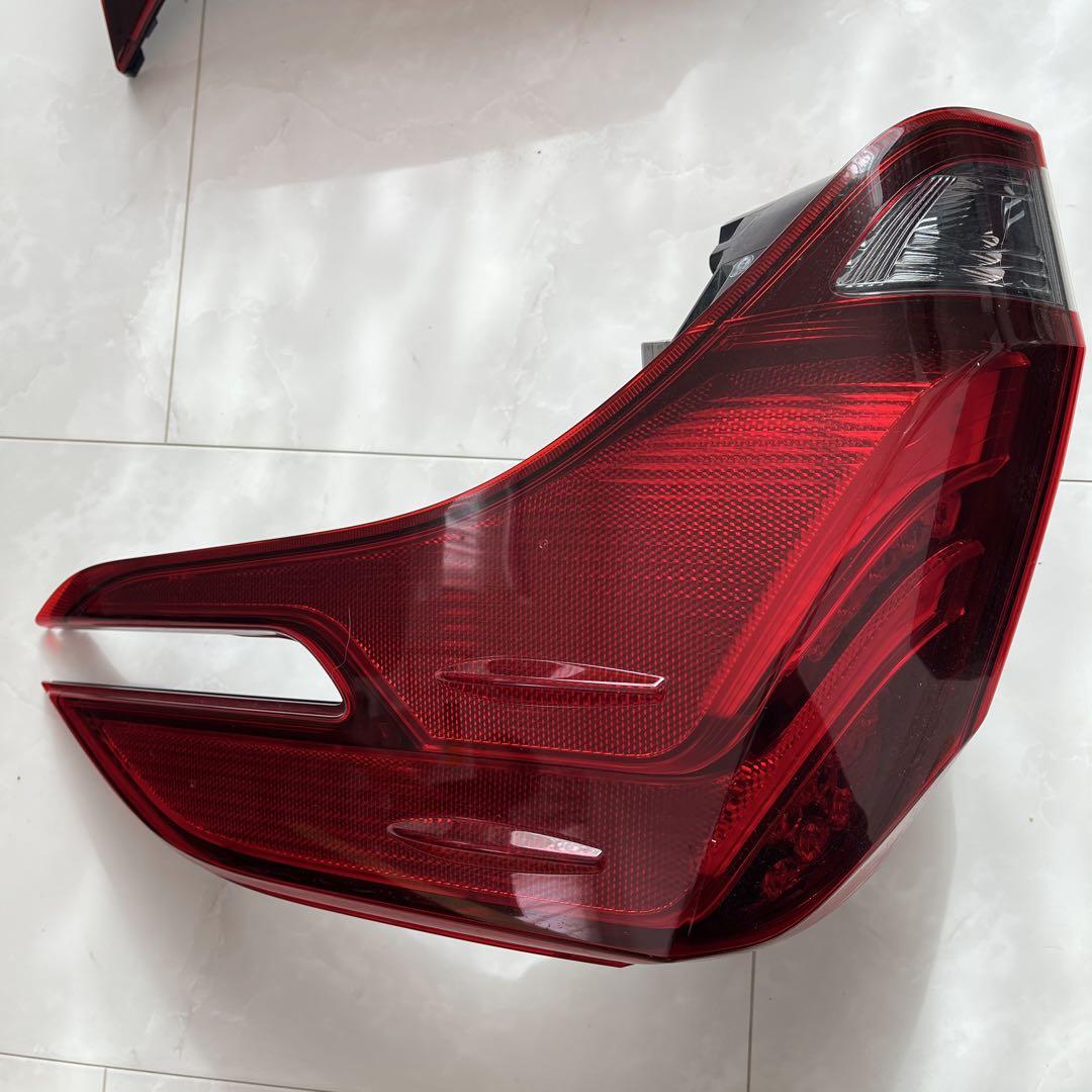 【カー】TOYOTA アルファード AYH30・前期 純正 テールライト