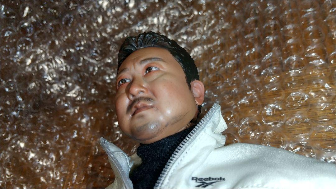 マ