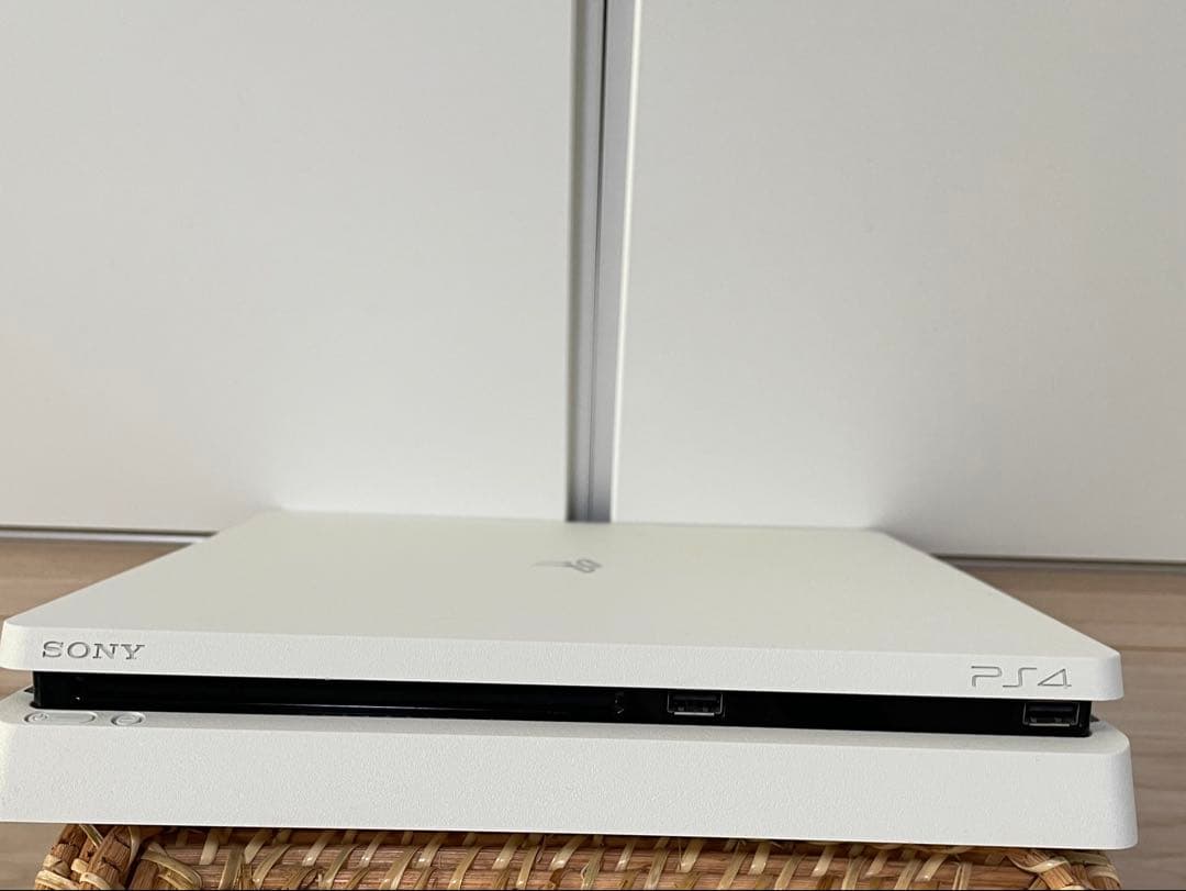 ps4 cuh2200a 本体とコントローラー2台【商品説明参照下さい】 ps4 cuh2200a 本体とコントローラー2台【商品説明参照下さい】