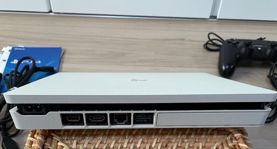 ps4 cuh2200a 本体とコントローラー2台【商品説明参照下さい】 ps4 cuh2200a 本体とコントローラー2台【商品説明参照下さい】